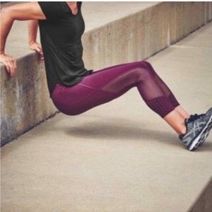 ATHLETA Laser Mesh Sonar Capri Leggings Purple Size Medium Wicking Compression